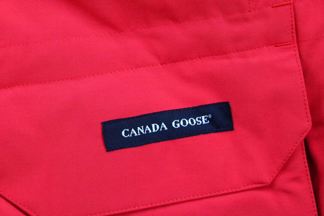 08 CANADA GOOSE Expedition Parka Red