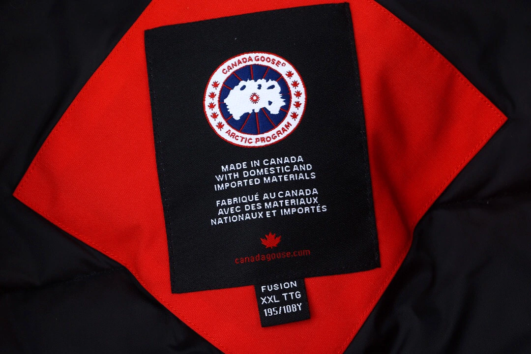 08 CANADA GOOSE Expedition Parka Red