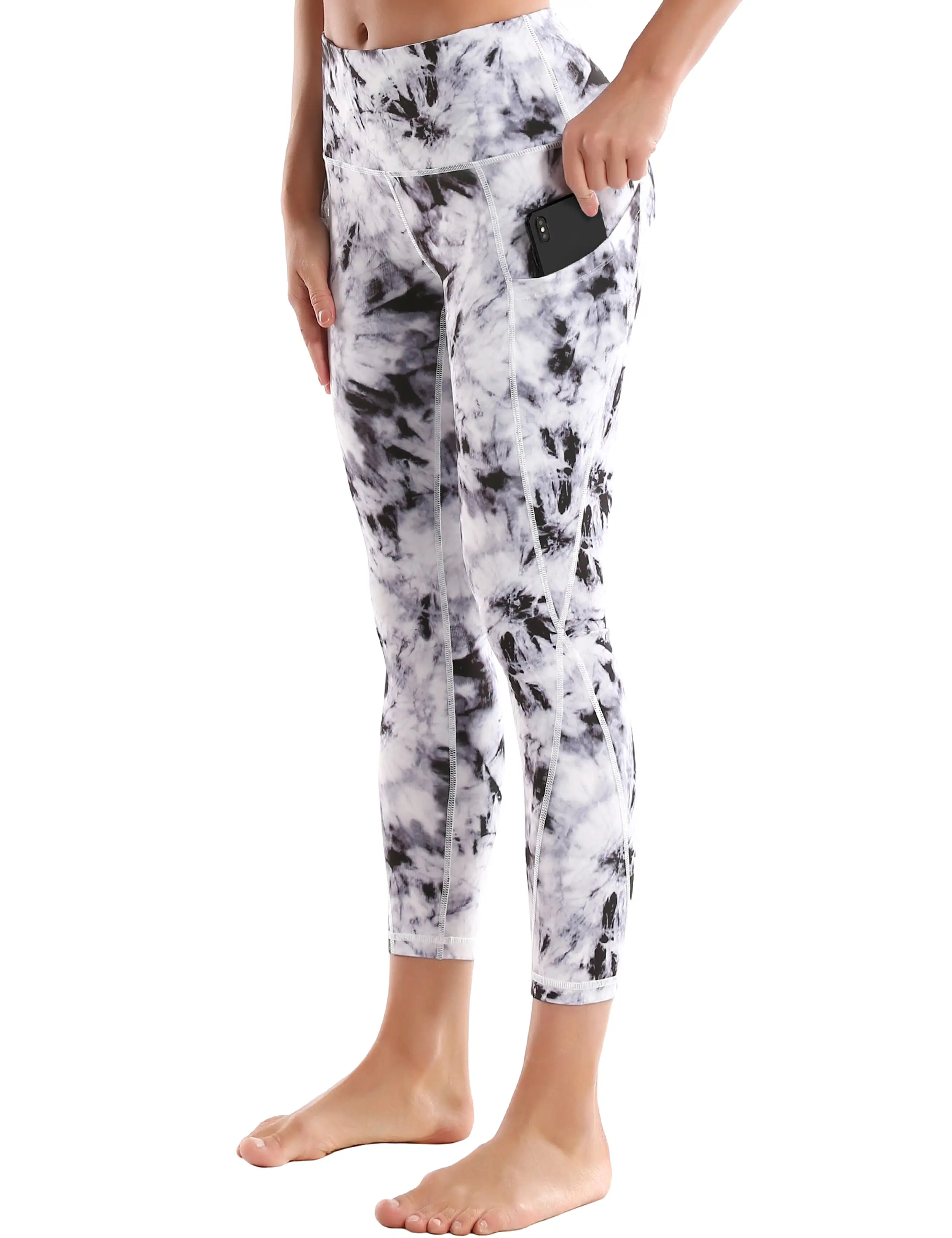 22 Printed Side Pockets Capris black dandelion_yogastudio