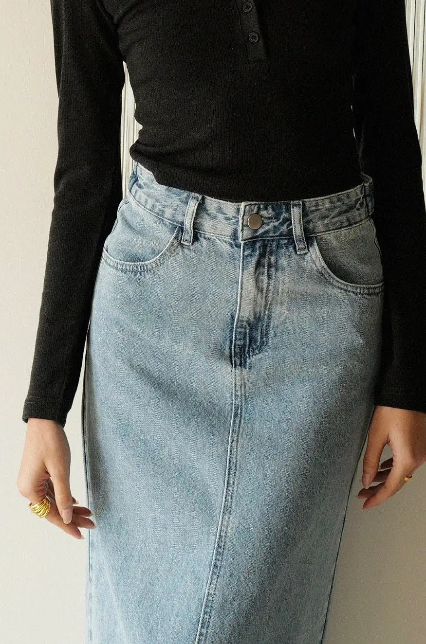 Along the trip denim midi skirt